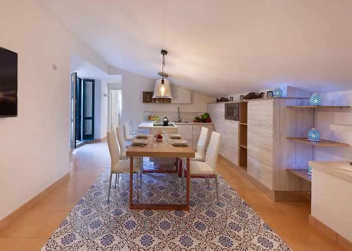 Maison Amalia Πανσιόν