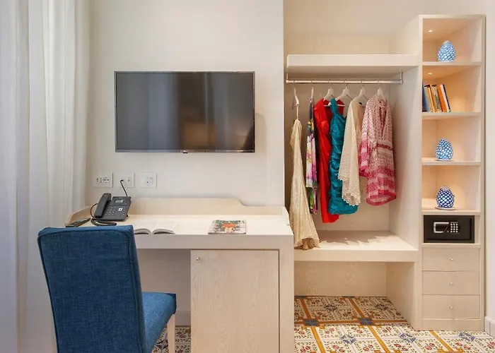 Maison Amalia Πανσιόν 4*