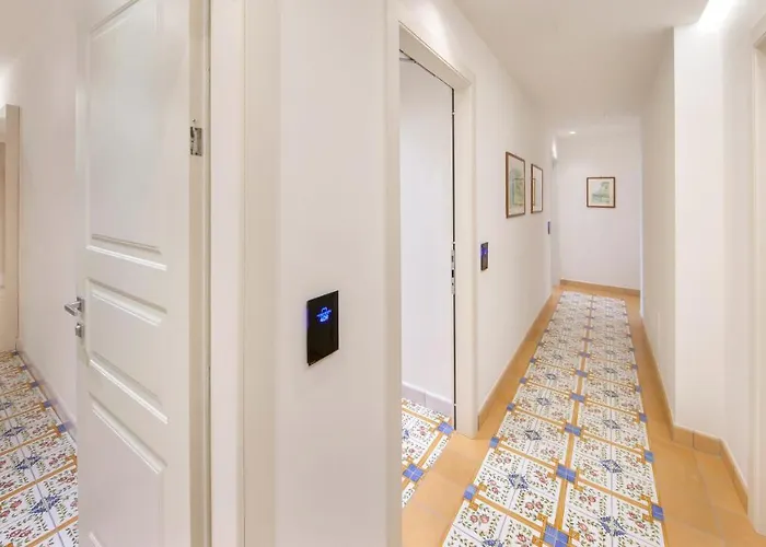 Πανσιόν Maison Amalia 4*
