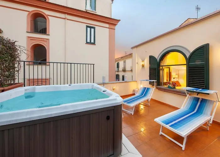 Πανσιόν Maison Amalia 4*